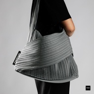PDM กระเป๋าสะพาย ผ้าพลีท  Echo Medium