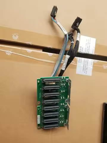 x3650 M3 8x 2.5" SAS / SATA Backplane 69Y0650