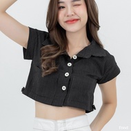 Fond - เสื้อเชิ้ตทรงครอป แขนสัน ลายทางผูกเอว กระดุมหน้า