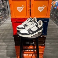 Lv trainer 黑白牛仔Eu40