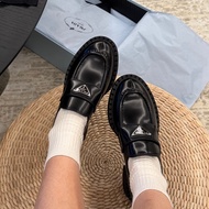 近新Prada經典漆皮樂福鞋35.5