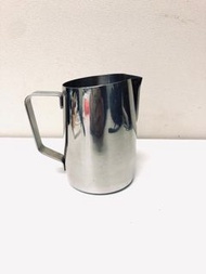 99%新 同 WPM 設計相同 400ml 中 size 快流 圓嘴 咖啡師專用 不鏽鋼 咖啡 打奶壺 拉花缸 奶缸 拉花壺 奶壺 打奶瓶 similar design as WPM professi