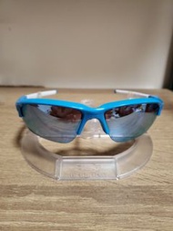 [Defect] OAKLEY FLAK DRAFT OO9373 02 藍色框藍水銀面運動太陽眼鏡框，衹陳列未用過，剩鏡框。白色脾套及鼻托全新