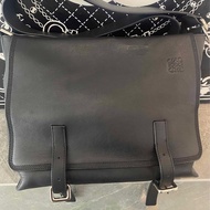 LOEWE 羅意威黑色雙扣郵差包