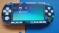 【回憶瘋】PSP主機(藍白限定機已改機.內建遊戲) 贈送32G套卡 8成5新 玩戰神不當機