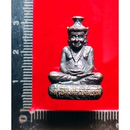 鲁士 龙婆卡龙Ruesi Singha Saming Phrai
Luang phor kalong
Wat khao leam
佛历B.E 2550
Nawa copper material
九宝铜
