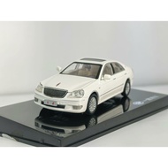 Original Factory Red Flag HQ430 White 1:43 Car Model - Toyota Crown Majesta Diecast