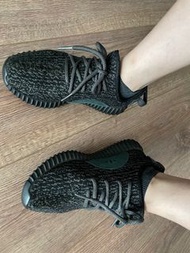 Yeezy  350 v1   (女鞋24.5 )絕版