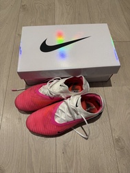 Nike Phantom 足球鞋