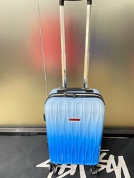 Modern &amp; Fish 22 inch luggage Modern &amp; Fish 22 吋漸變藍行李箱 58 x 23 x 37cm