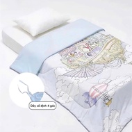 Detachable 4-season premium cotton blanket, lovely details, keeps baby warm.