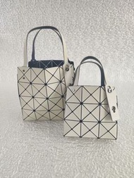 🔥清庫存｜超低價走貨 | CLEAR STOCK | LOW PRICE SALE | BAO BAO ISSEY MIYAKE 經典溫柔奶茶米白幾何方格菱格手提托特包 大小兩件組|