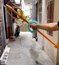 Cây đinh ba Aquaman tay cầm xoay được và có âm thanh dài gần 90 cm ( Có video)