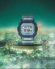 G-Shock全新系列-金屬鋼殼-午夜迷霧Midnight Fog。GM-5600MF-2  灰藍鋼殼 灰透明帶 跳字。新款登場限時特價。CASIO G-SHOCK 正品正貨有保養。gm5600mf 5600mf