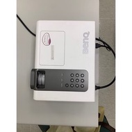 BENQ W1000 家庭劇院投影機 看電影效果佳