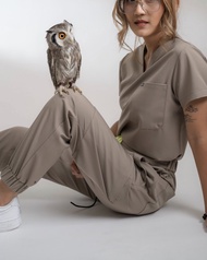 REKA SCRUBS - เสื้อคอวี สี French Taupe - BEATRIX 10Pocket (ชุดสครับแพทย์ พยาบาล พร้อมปักชื่อ)