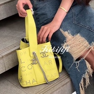 CHANEL小雞黃銀扣鏤空 手提水桶包 19*20*12  9新 配件塵袋