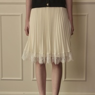 [PRE OREDER] MAVE กระโปรงรุ่น Reflection skirt สี Off whiteBlack พร้อมส่ง 20 DEC