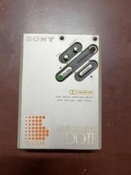 【小九】出索尼Sony DD2磁帶隨身聽，功能完好，聲音穩定。成色較差使用痕跡，背面有劃痕掉字，有