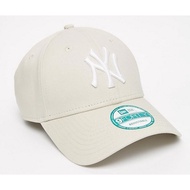 New Era York 9Forty Cap in Ecru