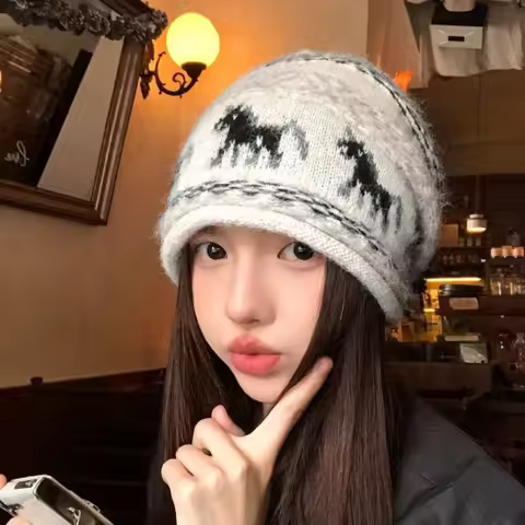 Polyester Horse Pattern Knitted Beanie Hat Thick Fabric 56cm To 58cm Winter Warm Beanie Hat Stretchy