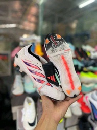 รองเท้าฟุตบอล Predator Elite