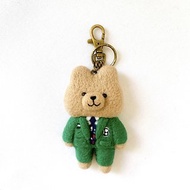 林檎小熊穿制服 BTS服裝 羊毛氈鑰匙圈