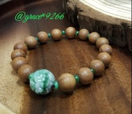 全新品 原創設計 只此一條 採用純優質 原產地 印度尼西亞 10mm 護身檀香木珠 +  3.5mm 算盤 子 緬甸玉珠 / 13mm 緬甸玉珠 手鍊一條 *久聞檀香 能令人精神爽利提神醒腦, 保持喜