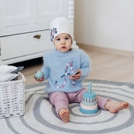 手工製作的針織衣服，上面有女孩的名字。嬰兒和兒童安哥拉毛衣