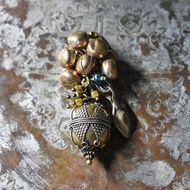 土庫曼斯坦手工珠飾、飽滿鈴鐺、碧璽與阿富汗零件的墜飾