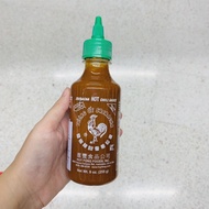 🔥สินค้าขายดี🔥 ซอสพริกศรีราชา ผลิตจากพริกหยวกแคริฟอร์เนีย จากอเมริกา Sriracha Hot chilli sauce ฮุยฟง