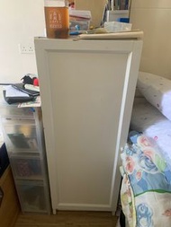 白色儲物櫃