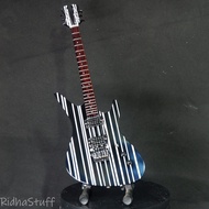 REPLIKA Miniature Synyster Gates Avenged Sevenfold Free Stand Guitar Replica