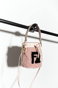 Tas Wanita Fendi Mini Mon Tresor Ff Logo Bucket Bag Sheepskin Pink Original