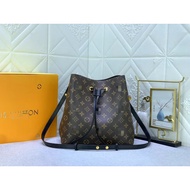 M 4 0 2 6 * 1 7. 5 C High-Quality Cowhide No Is Ladies Medium Print Drawstring Bucket Bag