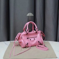 Le city Horizontal Motorcycle Bag Dark Style ABG Hot Girl Rivet Bag Pleated First Layer Cowhide Unde