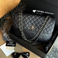 Chanel • 經典黑銀菱格紋羊皮貝嫂機場包
