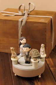 【客製化】專屬木雕親親音樂盒