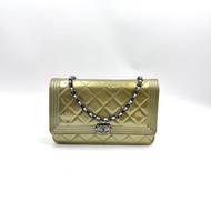 Chanel（香奈兒）Boy 系列 WOC 金色漆皮鏈條 包