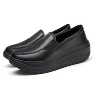 รองเท้าคัชชู หนัง PU นิ่ม พื้นสูง 5 ซม. น้ำหนักเบา สวมใส่ง่าย สีขาว สีดำ ไซส์ 35-42 พร้อมส่งจากไทย