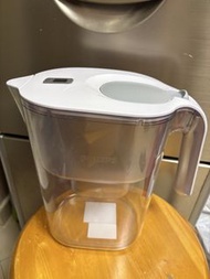 飛利浦濾水壺連六個濾芯 philips