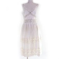 DOLCE & GABBANA 棉質鏤空蕾絲洋裝，飾有 DG 珠寶細節，白色，44 碼，義大利製造，正品，女款，狀況極佳。