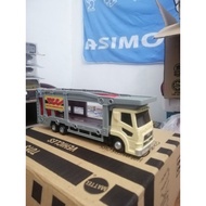 Tomica carrier from box set. (Carrier only).