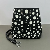 LV NEONOE草間彌生黑白圓點銀扣水桶包 芯片款 26*26*17.5 98新配件塵袋