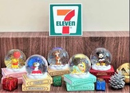 台灣代購🌟小熊維尼 大鼻鋼牙 米奇 Snoopy 蠟筆小新 七彩燈光水晶球🌟