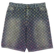 Excellent condition LOUIS VUITTON Vuitton 2023 Spring/Summer Monogram denim shorts with LV hardware 
