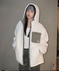 QWER 同款🇰🇷🇰🇷🇰🇷 WHO.A.U 💢韓國直送 人氣潮流服飾品牌 WHO.A.U 羊羔毛連帽外套 雙面穿搭  韓星同款 情侶穿搭  UNISEX 男女OK 情侶外套  whoau 外套 防風 