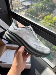 HOKA ONE ONE Clifton 9 Tech Stealth 白灰配色 男女同款跑鞋 35-46碼