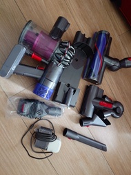 Dyson V6