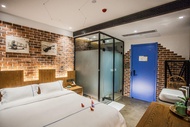 Overhere Light Luxury Hotel (Shanghai Wujiaochang Fudan University)